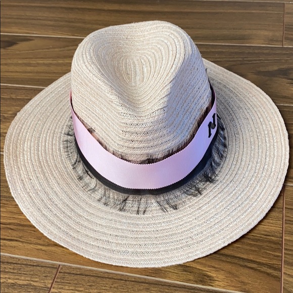 Straw Hat with “N” Monogram - Picture 6 of 7